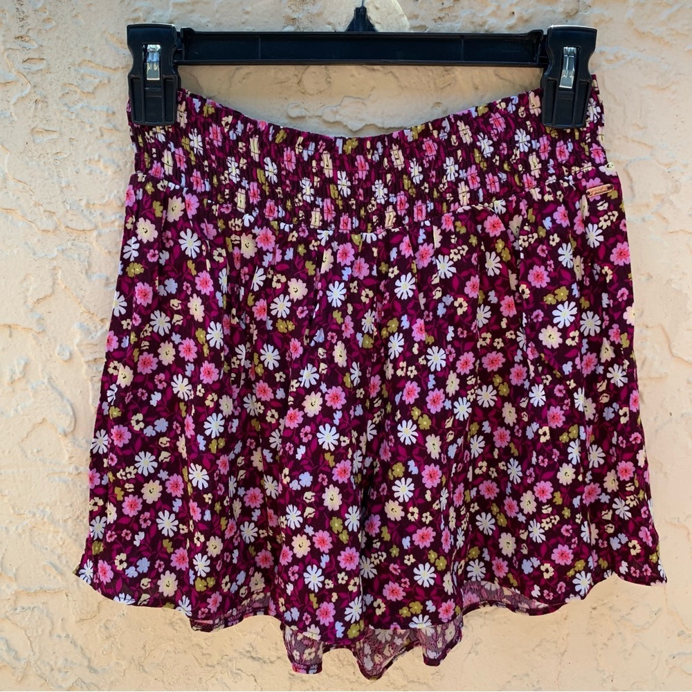 Pink Victoria’s Secret Smocked Floral Shorts NWT Women’s Size - M